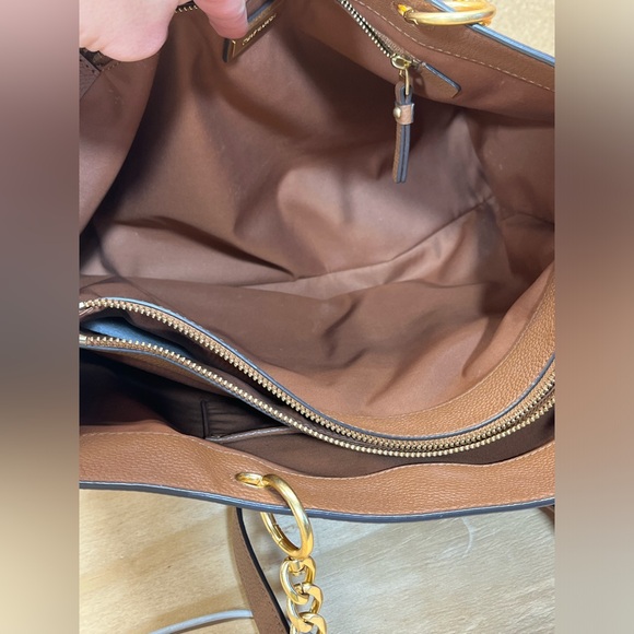 TORY BURCH EVERLY TOTE 👜 WITHOUT DUST BAG CAN’T REMEMBER EVER USING IT - Picture 9 of 16